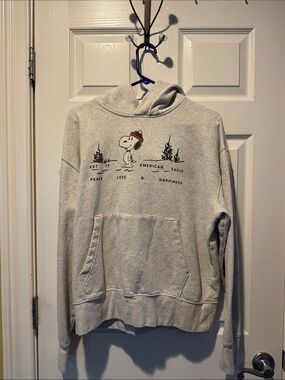 American Eagle Outfitters Light Gray Snoopy Graphic Crewneck Hoodie